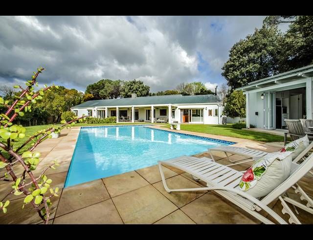 4 BEDROOM HOUSE FOR SALE IN CONSTANTIA